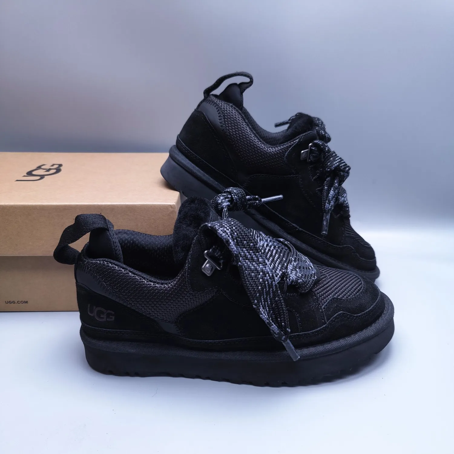 💰640 UGG sheepskin all-in-one snow boots 4032 couple mesh sports and leisure style color: sand black chestnut gray walnut antelope brown white code number: 35-45?